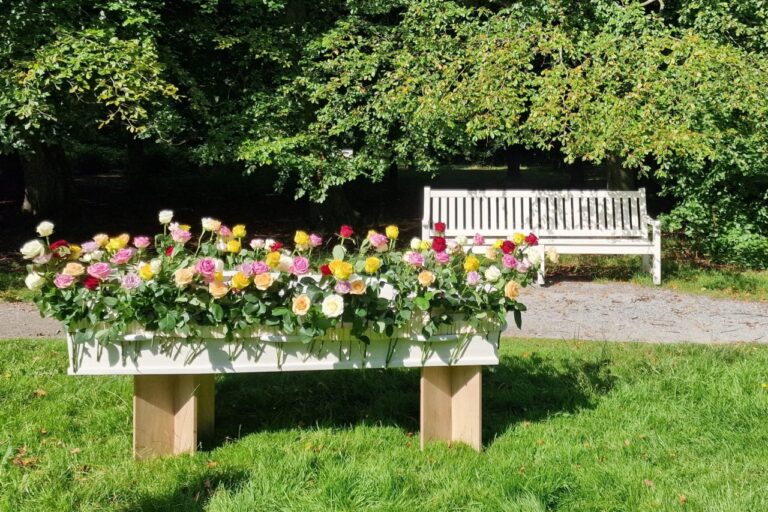 Bloemenband voor begraven of cremeren in Den Haag door Mare Uitvaart