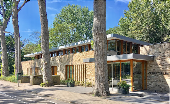 Voorkant crematorium Haagse Duinen in Den Haag